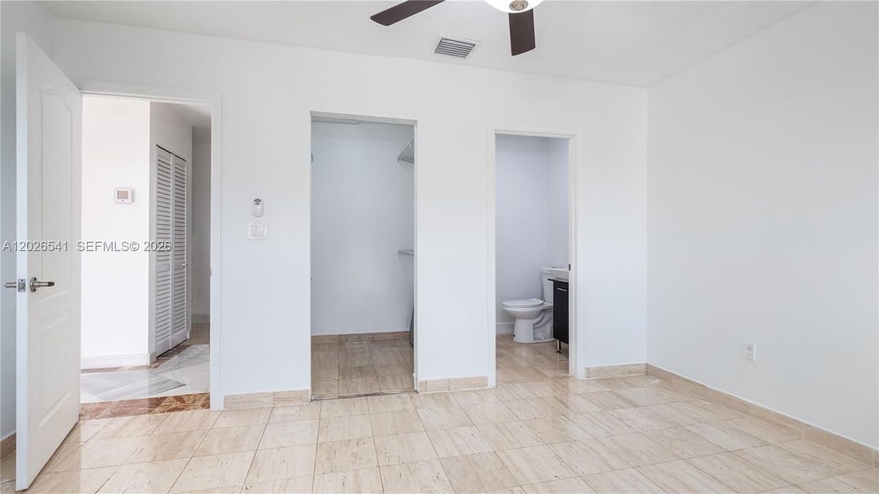 En Venta: $290,000 (2 camas, 2 baños, 937 Pies cuadrados)