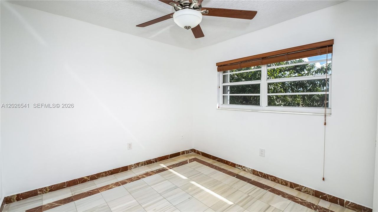 En Venta: $290,000 (2 camas, 2 baños, 937 Pies cuadrados)