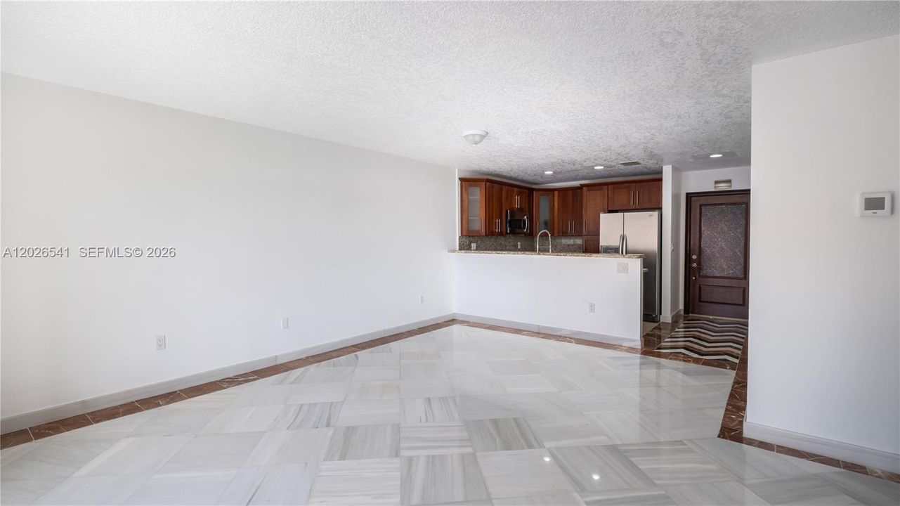 En Venta: $290,000 (2 camas, 2 baños, 937 Pies cuadrados)