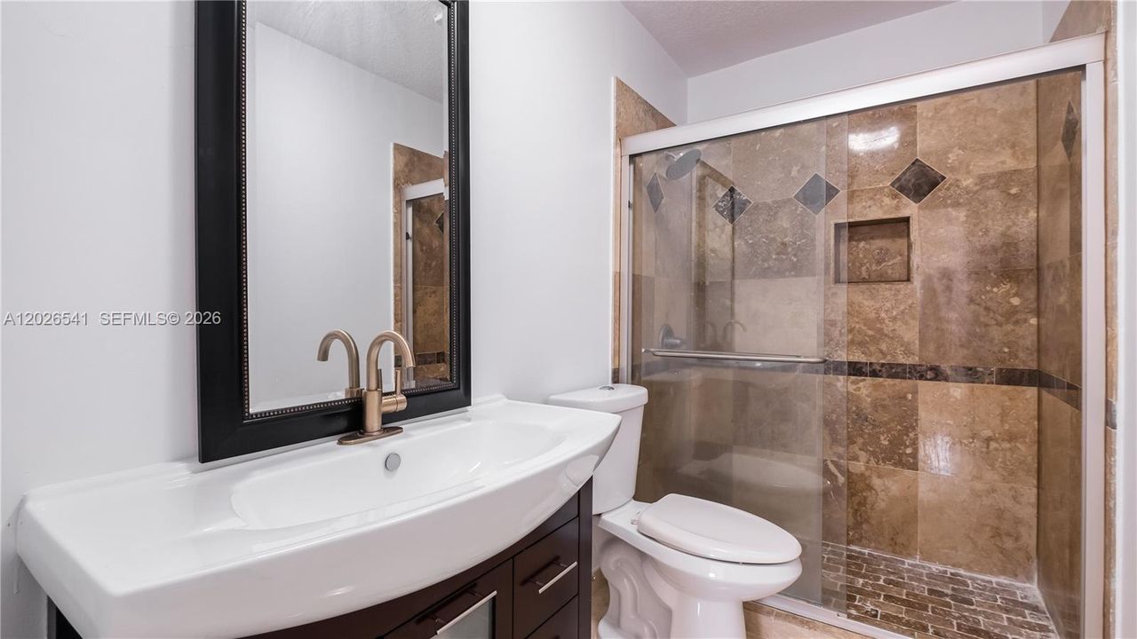 En Venta: $290,000 (2 camas, 2 baños, 937 Pies cuadrados)