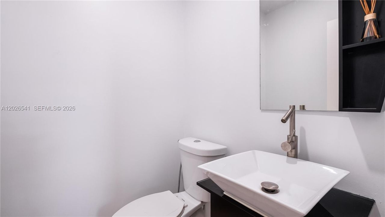 En Venta: $290,000 (2 camas, 2 baños, 937 Pies cuadrados)