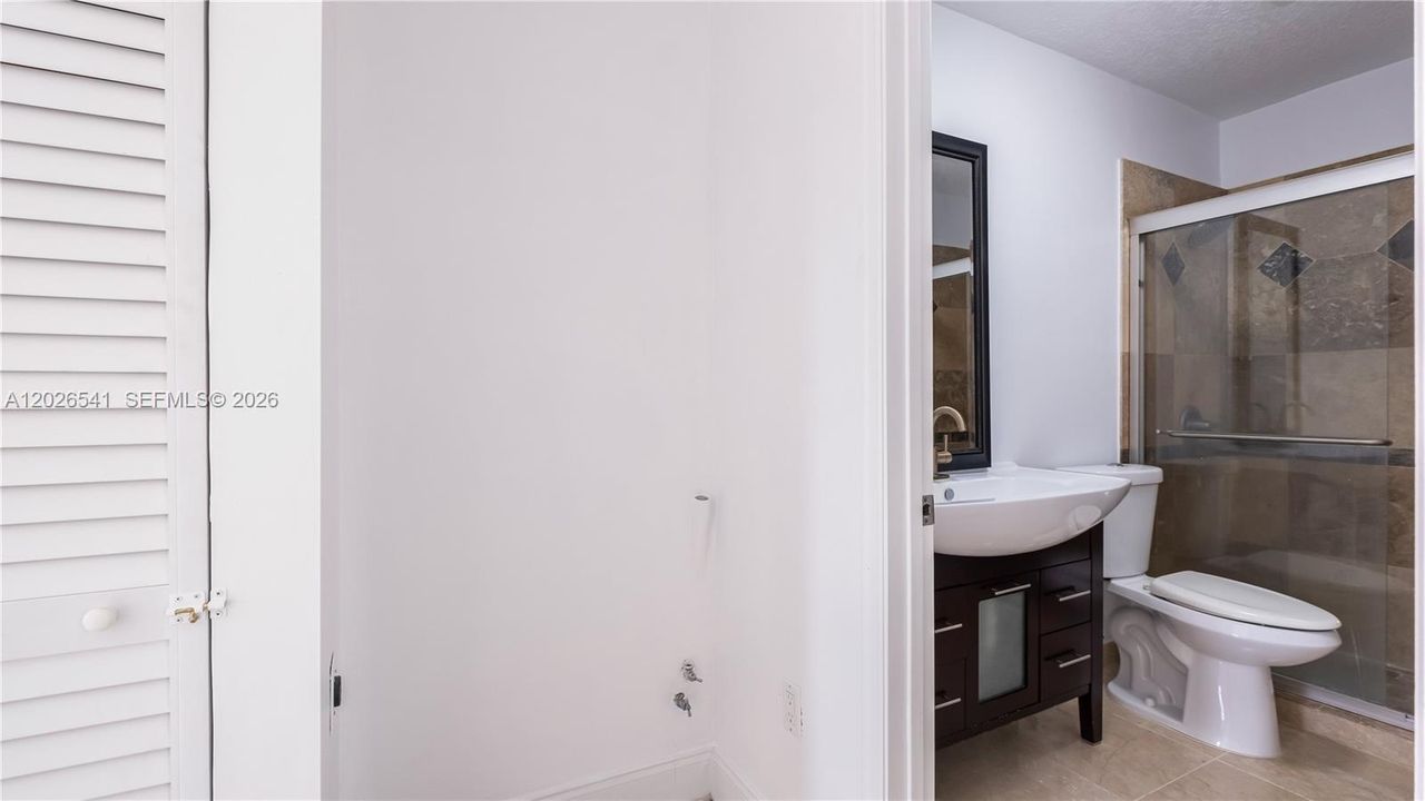 En Venta: $290,000 (2 camas, 2 baños, 937 Pies cuadrados)