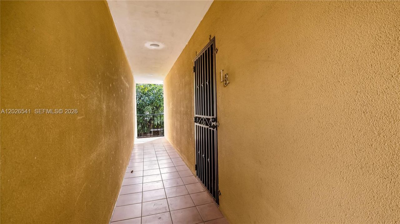 En Venta: $290,000 (2 camas, 2 baños, 937 Pies cuadrados)