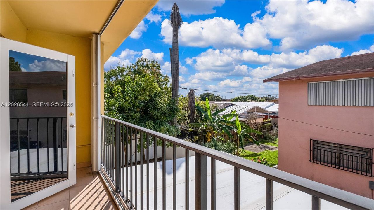 En Venta: $290,000 (2 camas, 2 baños, 937 Pies cuadrados)