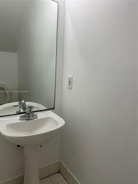 For Rent: $2,600 (3 beds, 2 baths, 1384 Square Feet)
