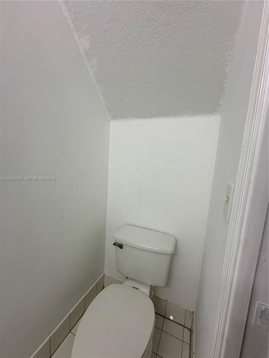 For Rent: $2,600 (3 beds, 2 baths, 1384 Square Feet)