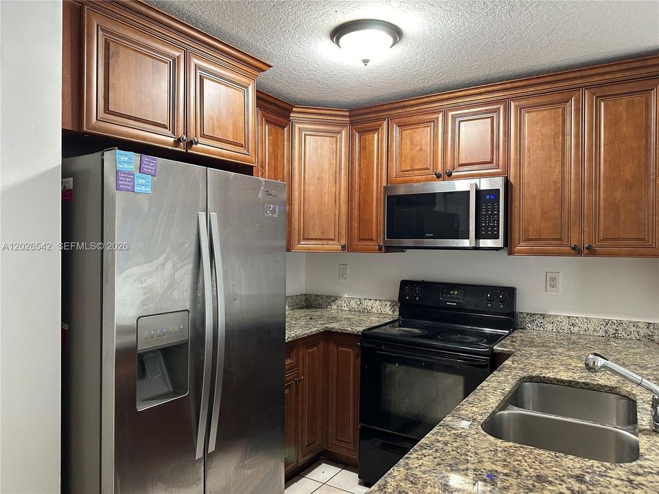 For Rent: $2,600 (3 beds, 2 baths, 1384 Square Feet)