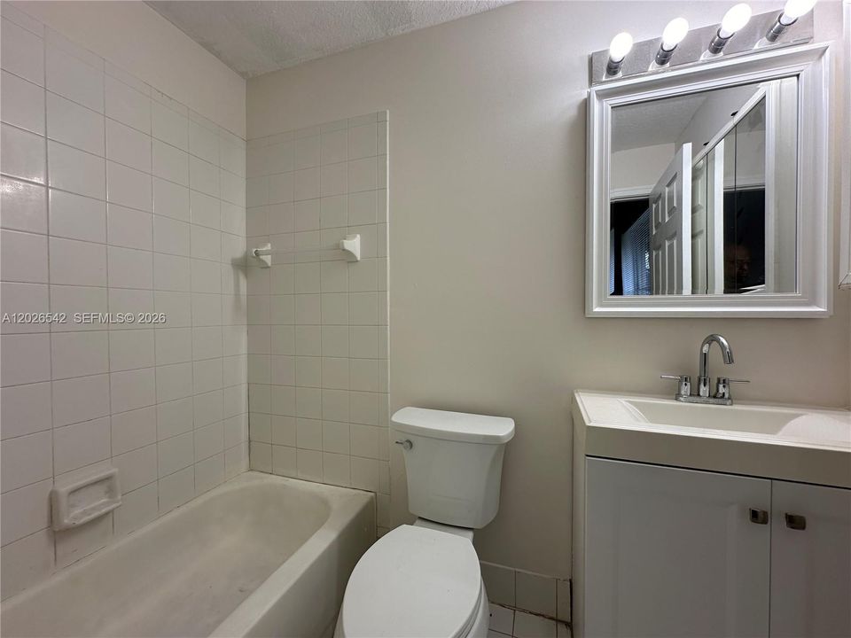 For Rent: $2,600 (3 beds, 2 baths, 1384 Square Feet)
