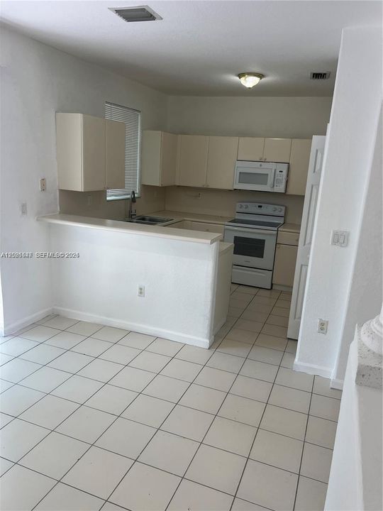 For Rent: $1,950 (3 beds, 2 baths, 1302 Square Feet)