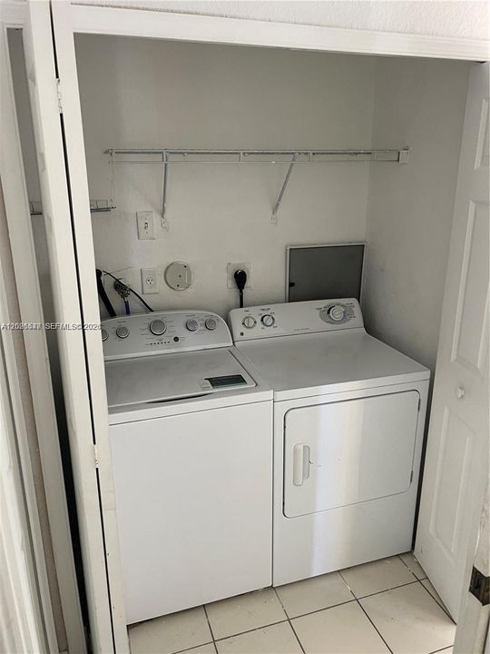 For Rent: $1,950 (3 beds, 2 baths, 1302 Square Feet)