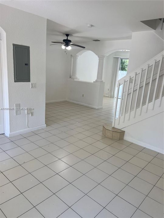 For Rent: $1,950 (3 beds, 2 baths, 1302 Square Feet)