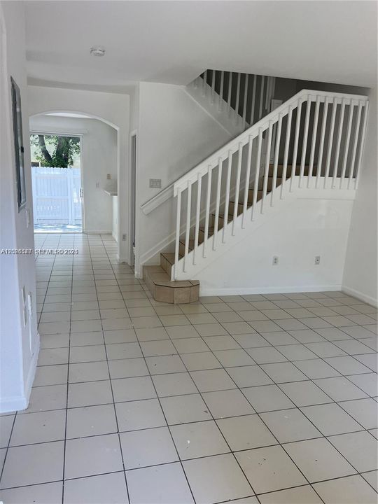 For Rent: $1,950 (3 beds, 2 baths, 1302 Square Feet)
