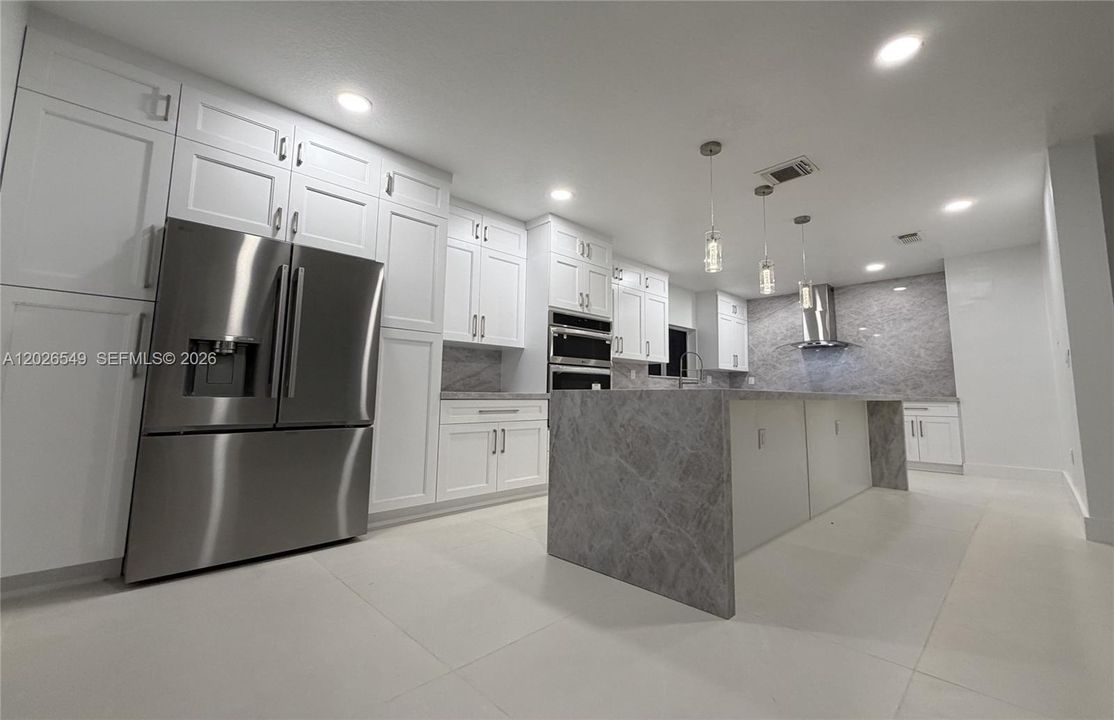 For Rent: $5,875 (5 beds, 5 baths, 3242 Square Feet)