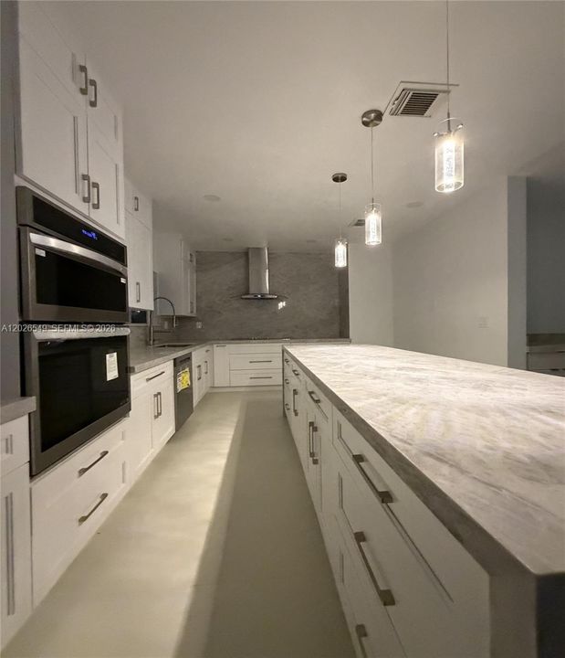 For Rent: $5,875 (5 beds, 5 baths, 3242 Square Feet)