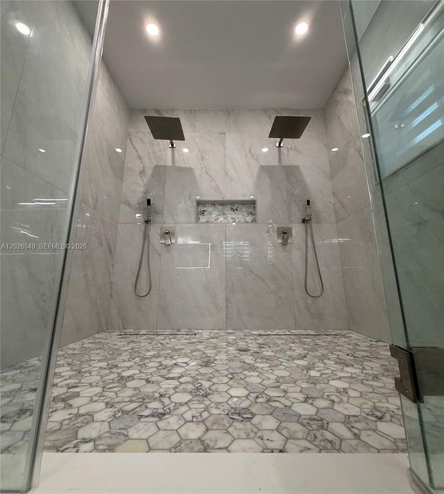 For Rent: $5,875 (5 beds, 5 baths, 3242 Square Feet)