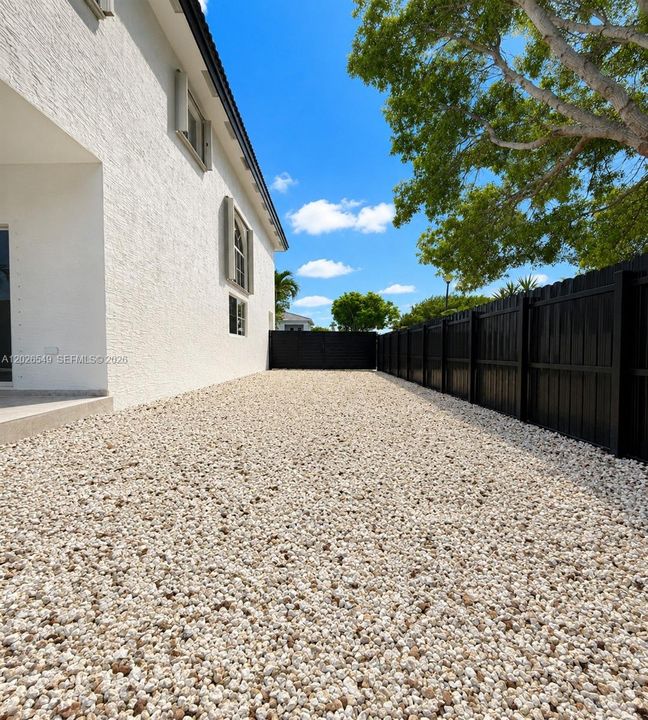For Rent: $5,875 (5 beds, 5 baths, 3242 Square Feet)