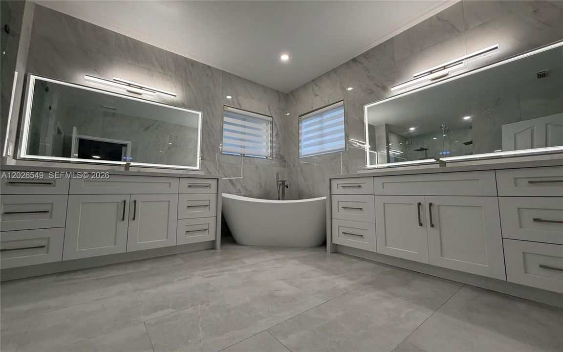 For Rent: $5,875 (5 beds, 5 baths, 3242 Square Feet)
