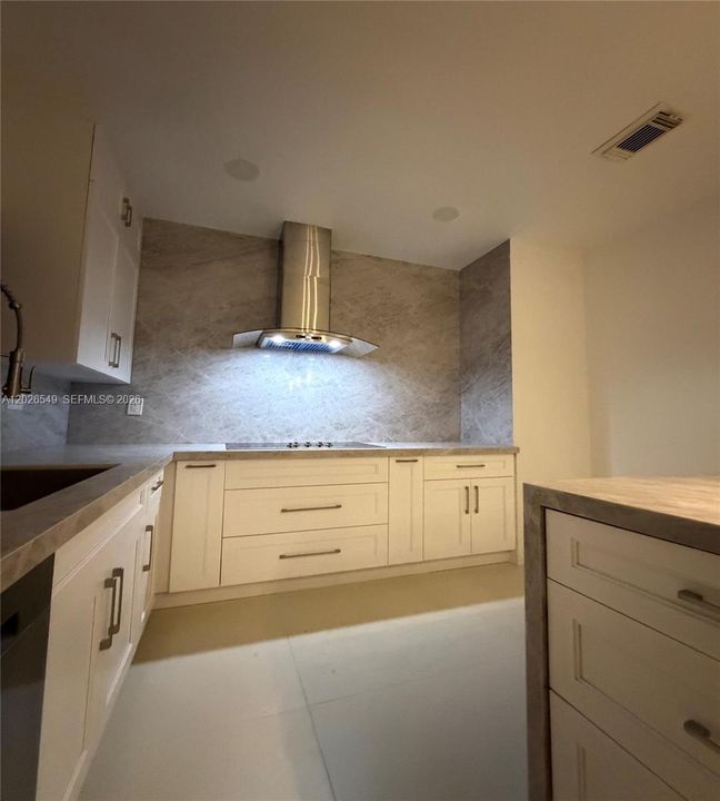 For Rent: $5,875 (5 beds, 5 baths, 3242 Square Feet)