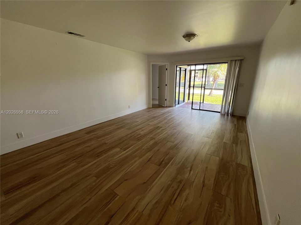 На продажу: $159,000 (2 спален, 2 ванн, 980 Квадратных фут)