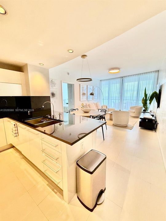 For Sale: $1,870,000 (1 beds, 2 baths, 1161 Square Feet)
