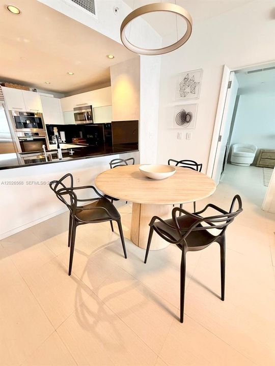For Sale: $1,870,000 (1 beds, 2 baths, 1161 Square Feet)