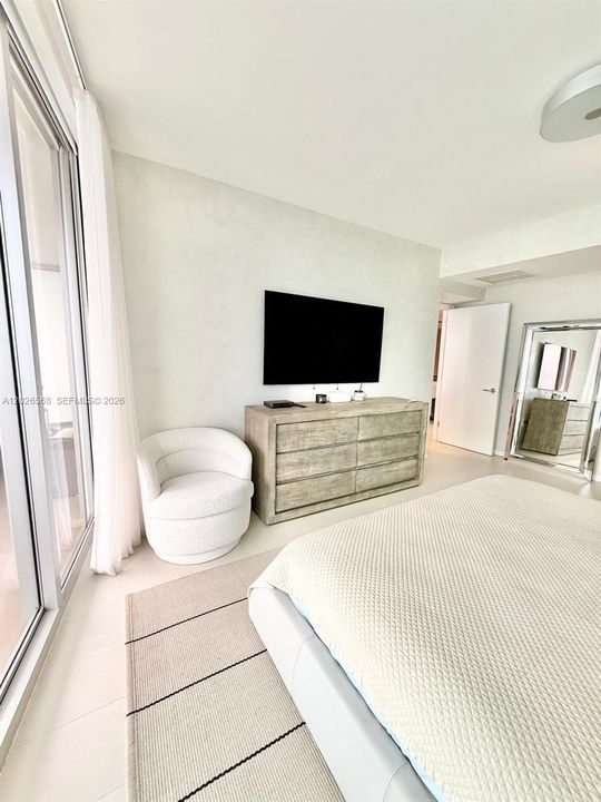 For Sale: $1,870,000 (1 beds, 2 baths, 1161 Square Feet)