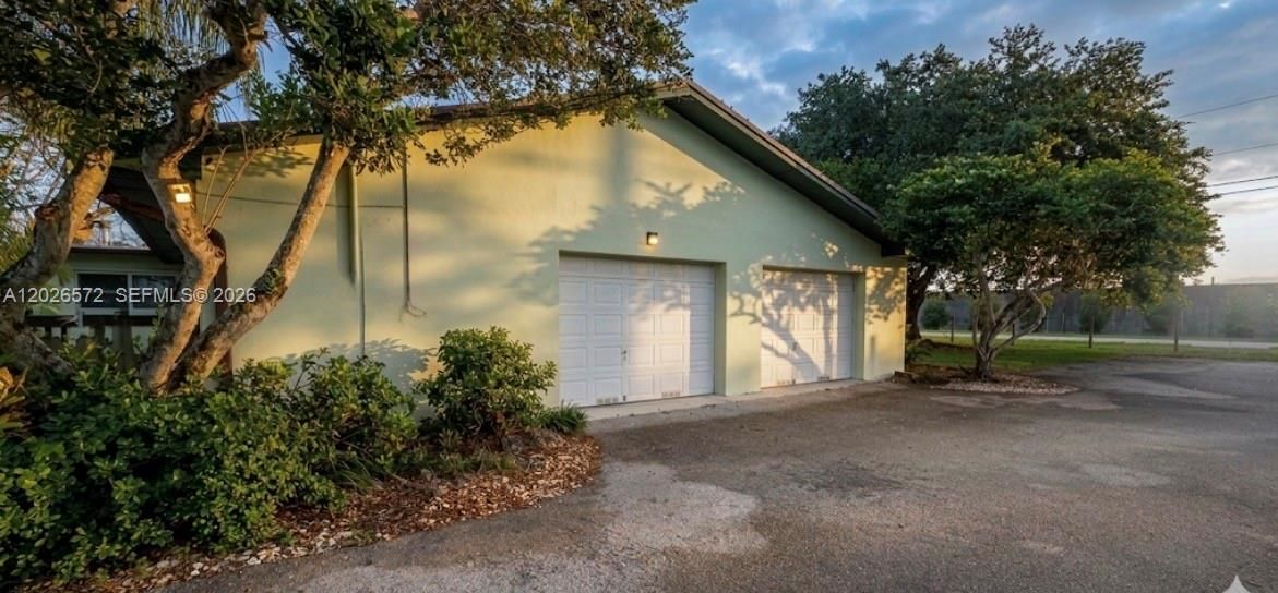 For Sale: $1,085,000 (3 beds, 2 baths, 2220 Square Feet)