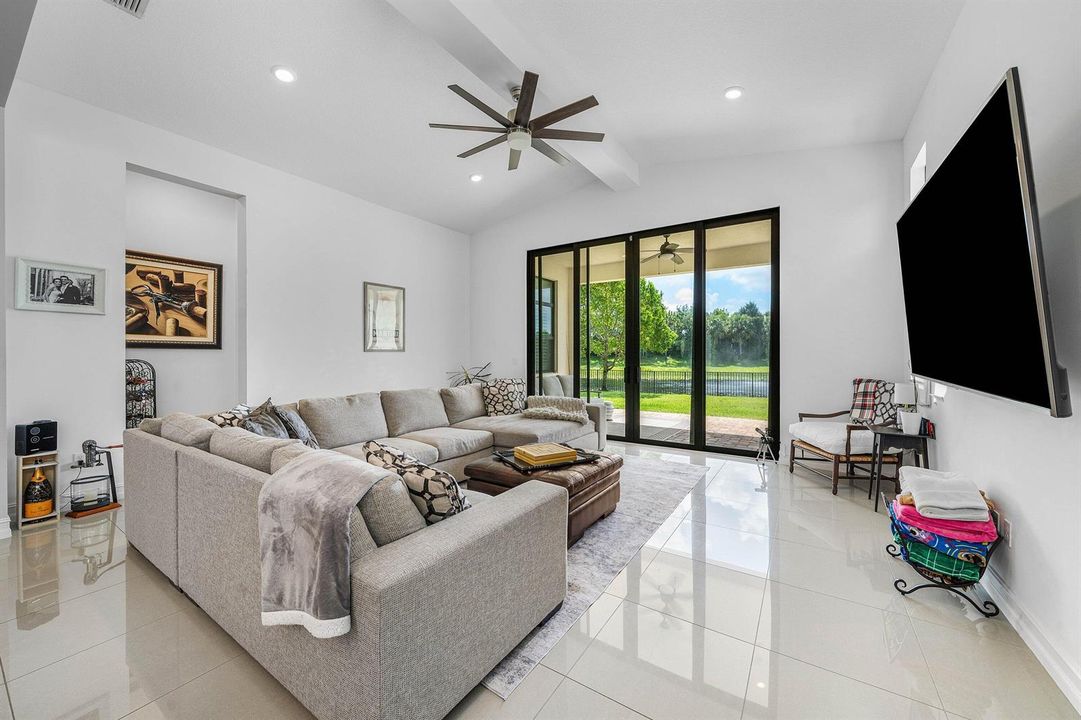 020-9027GrandPrixLane-BoyntonBeach-FL-33