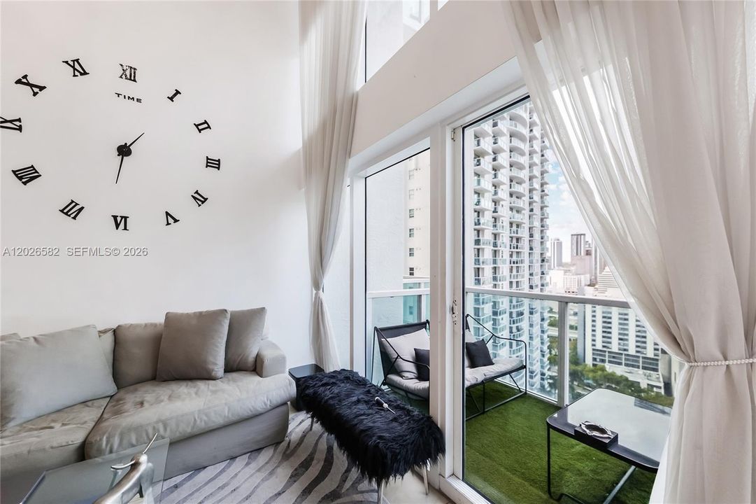 For Rent: $3,200 (1 beds, 1 baths, 952 Square Feet)