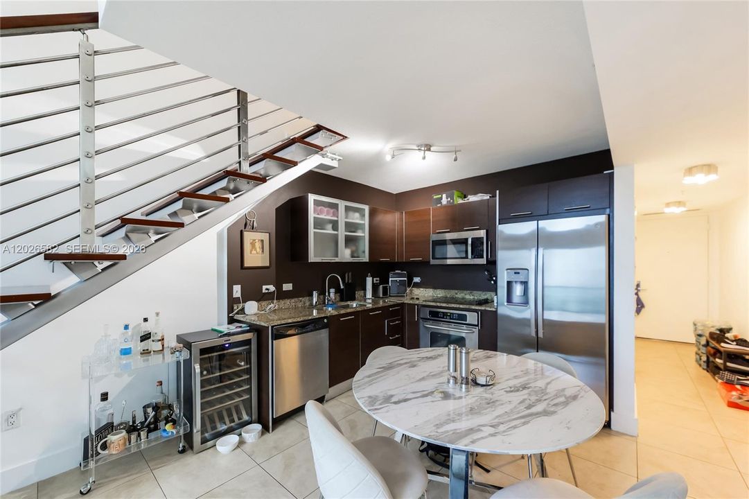 For Rent: $3,200 (1 beds, 1 baths, 952 Square Feet)