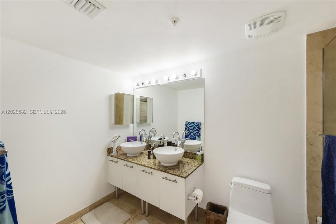 For Rent: $3,200 (1 beds, 1 baths, 952 Square Feet)