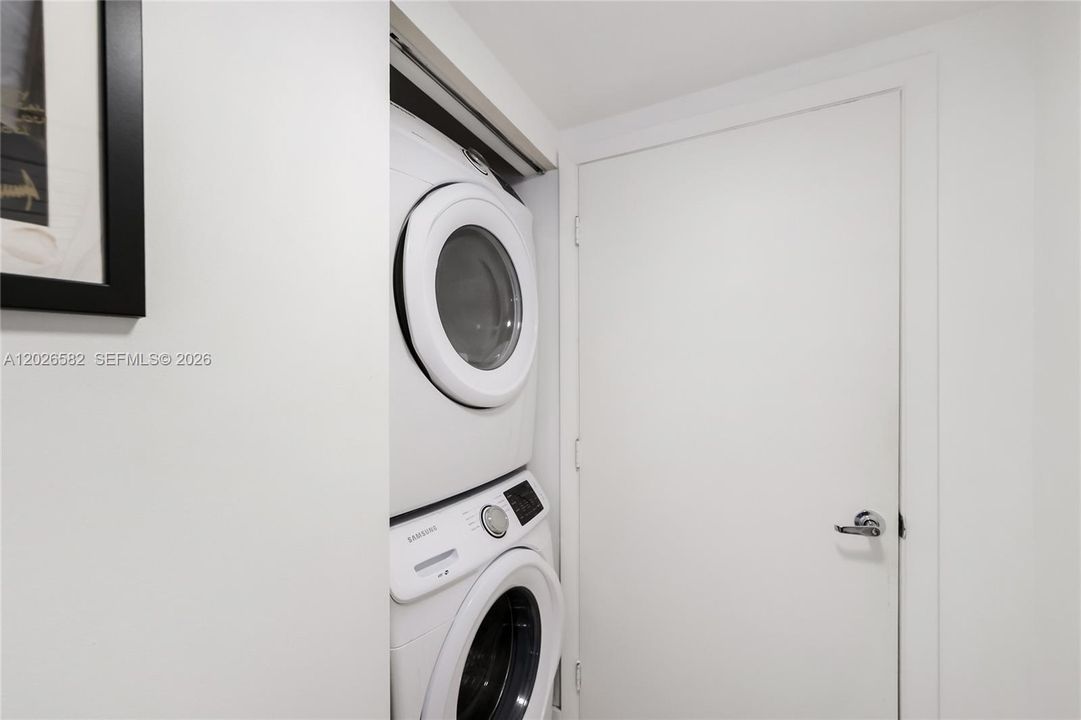 For Rent: $3,200 (1 beds, 1 baths, 952 Square Feet)