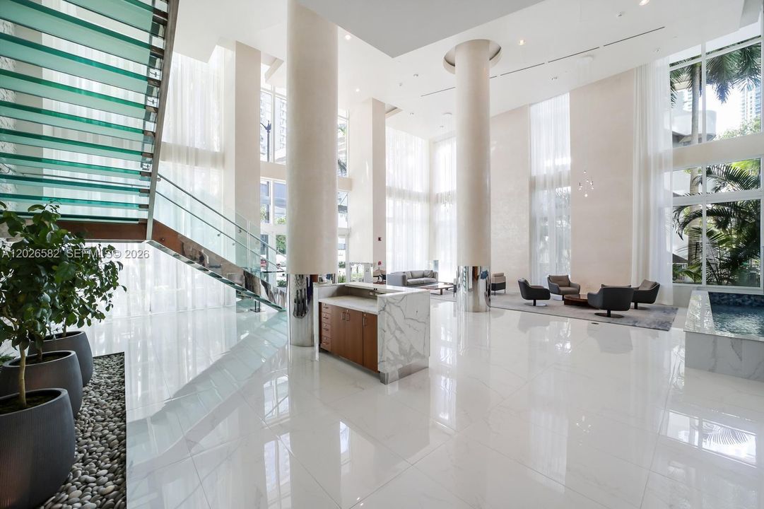 For Rent: $3,200 (1 beds, 1 baths, 952 Square Feet)