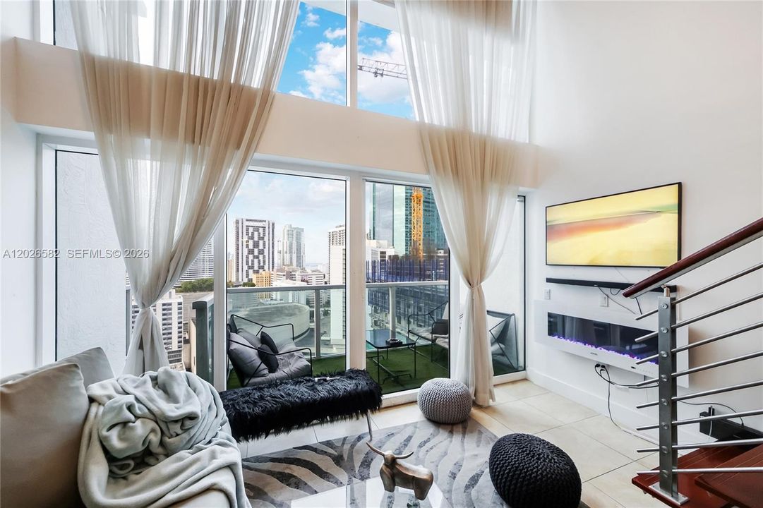 For Rent: $3,200 (1 beds, 1 baths, 952 Square Feet)