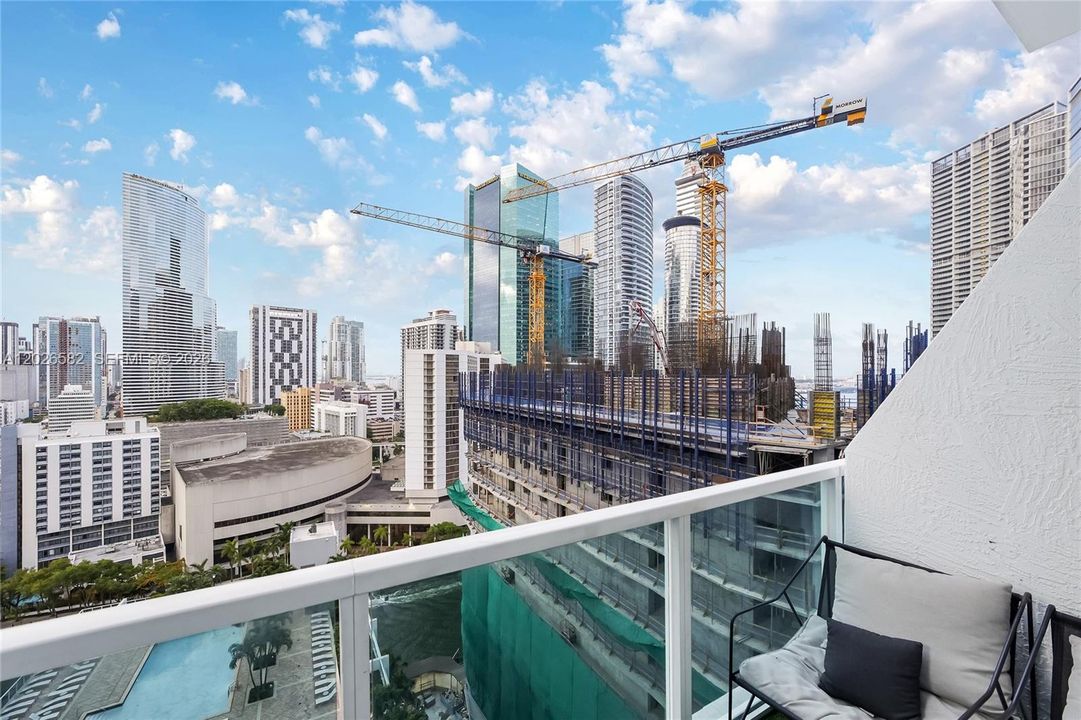 For Rent: $3,200 (1 beds, 1 baths, 952 Square Feet)