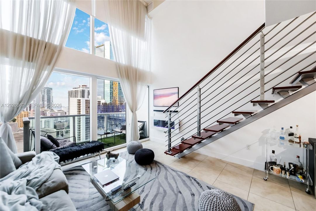 For Rent: $3,200 (1 beds, 1 baths, 952 Square Feet)