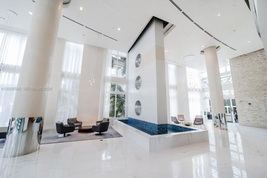 For Rent: $3,200 (1 beds, 1 baths, 952 Square Feet)
