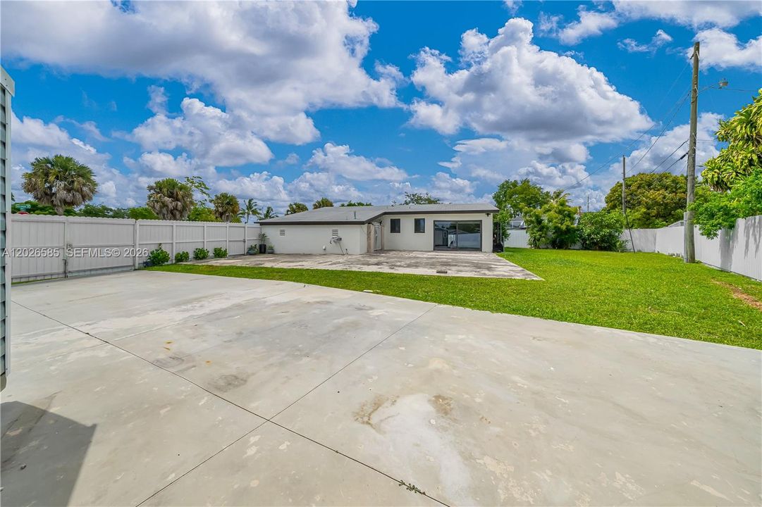 For Sale: $635,000 (3 beds, 2 baths, 1412 Square Feet)