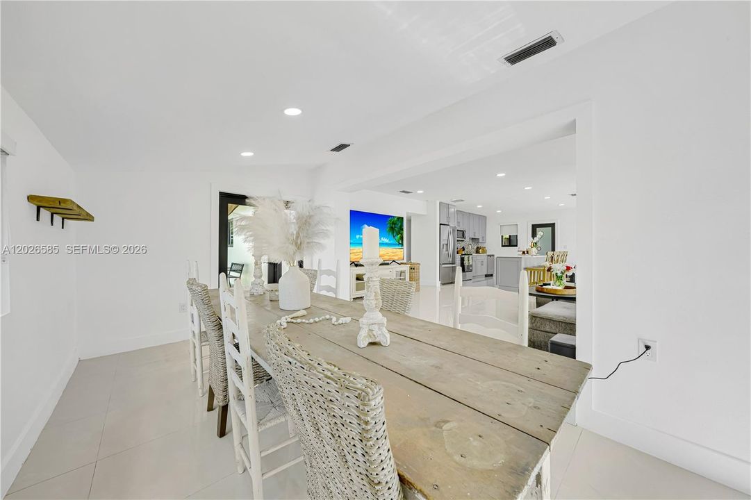 For Sale: $635,000 (3 beds, 2 baths, 1412 Square Feet)