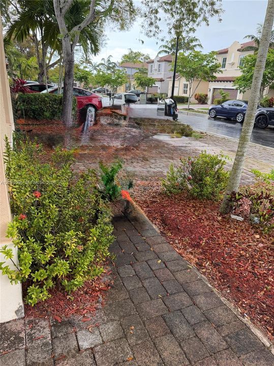 For Rent: $2,700 (3 beds, 2 baths, 1408 Square Feet)