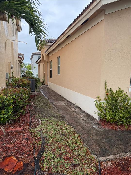 For Rent: $2,700 (3 beds, 2 baths, 1408 Square Feet)