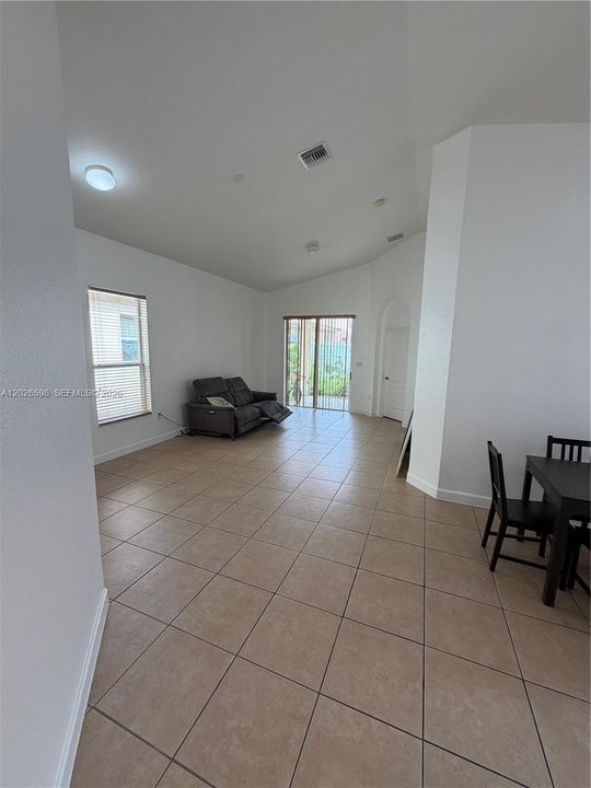 For Rent: $2,700 (3 beds, 2 baths, 1408 Square Feet)