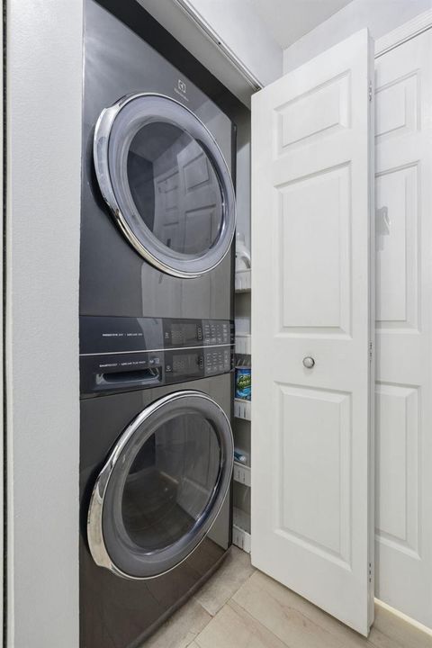 8-web-or-mls-802_W_Windward_Way_Unit_304