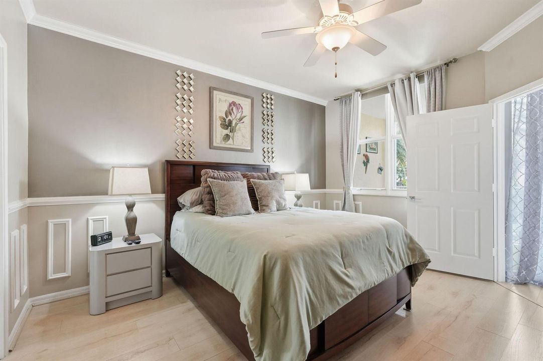 3-web-or-mls-802_W_Windward_Way_Unit_304