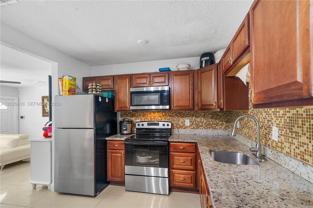For Sale: $450,000 (4 beds, 2 baths, 1215 Square Feet)
