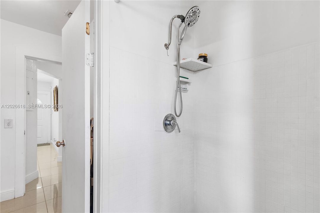 For Sale: $450,000 (4 beds, 2 baths, 1215 Square Feet)