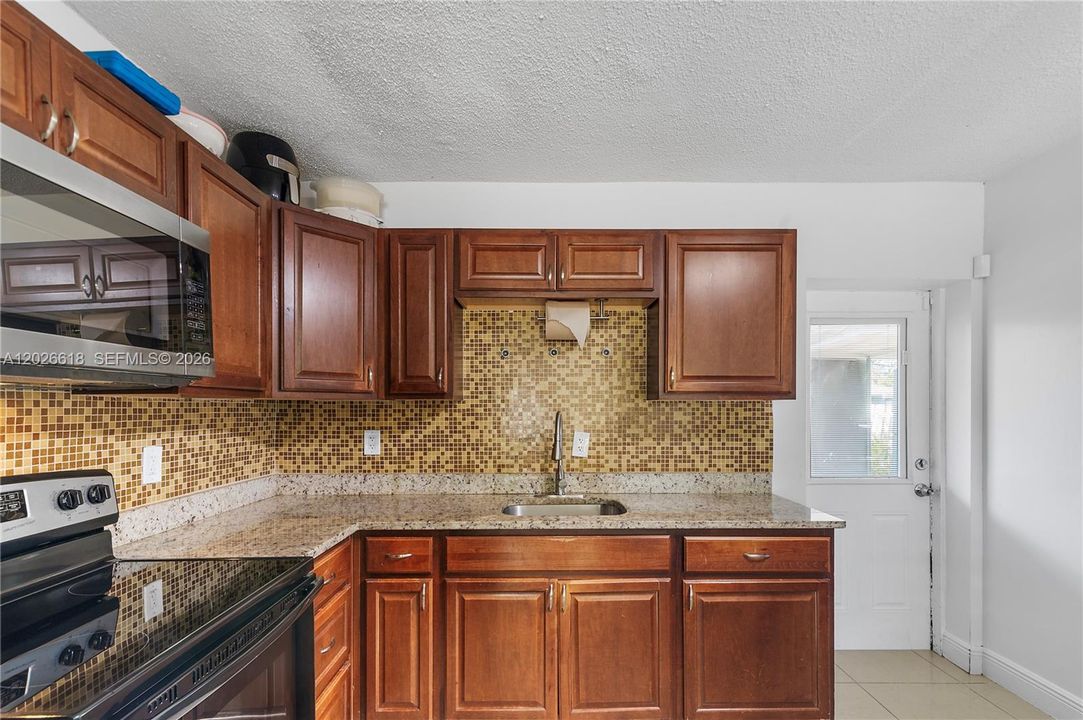 For Sale: $450,000 (4 beds, 2 baths, 1215 Square Feet)