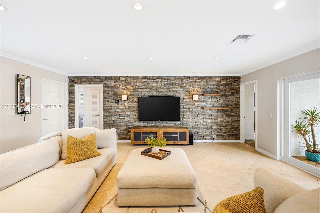 For Sale: $1,399,000 (3 beds, 2 baths, 1503 Square Feet)