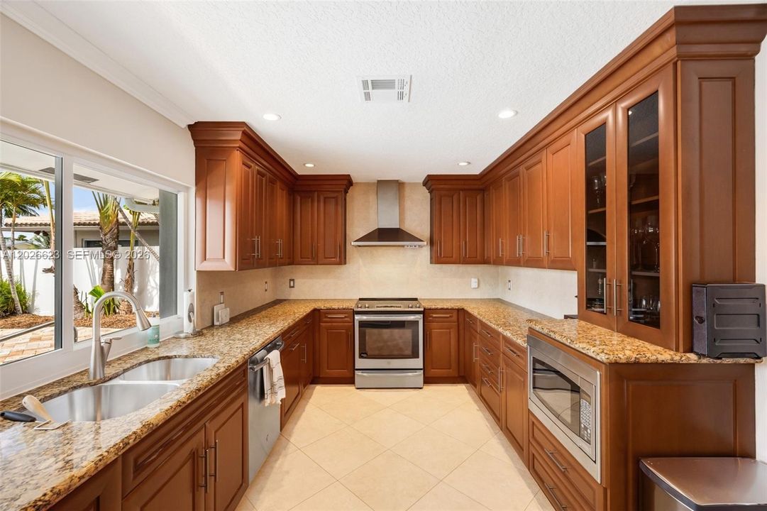 For Sale: $1,399,000 (3 beds, 2 baths, 1503 Square Feet)