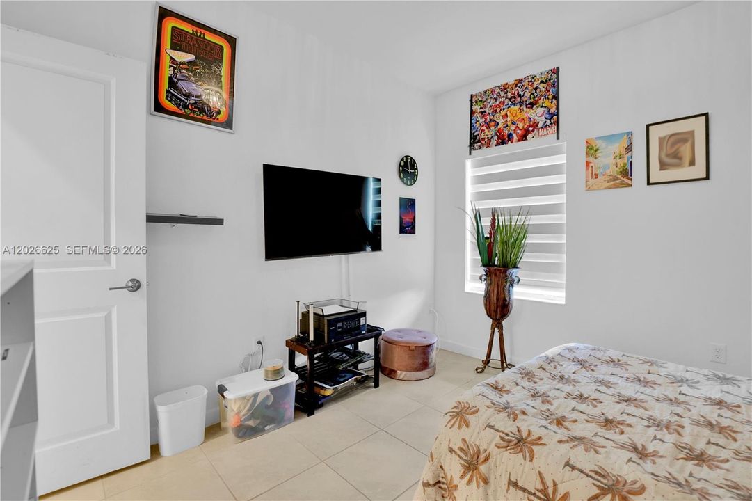 En Venta: $894,900 (3 camas, 2 baños, 2137 Pies cuadrados)